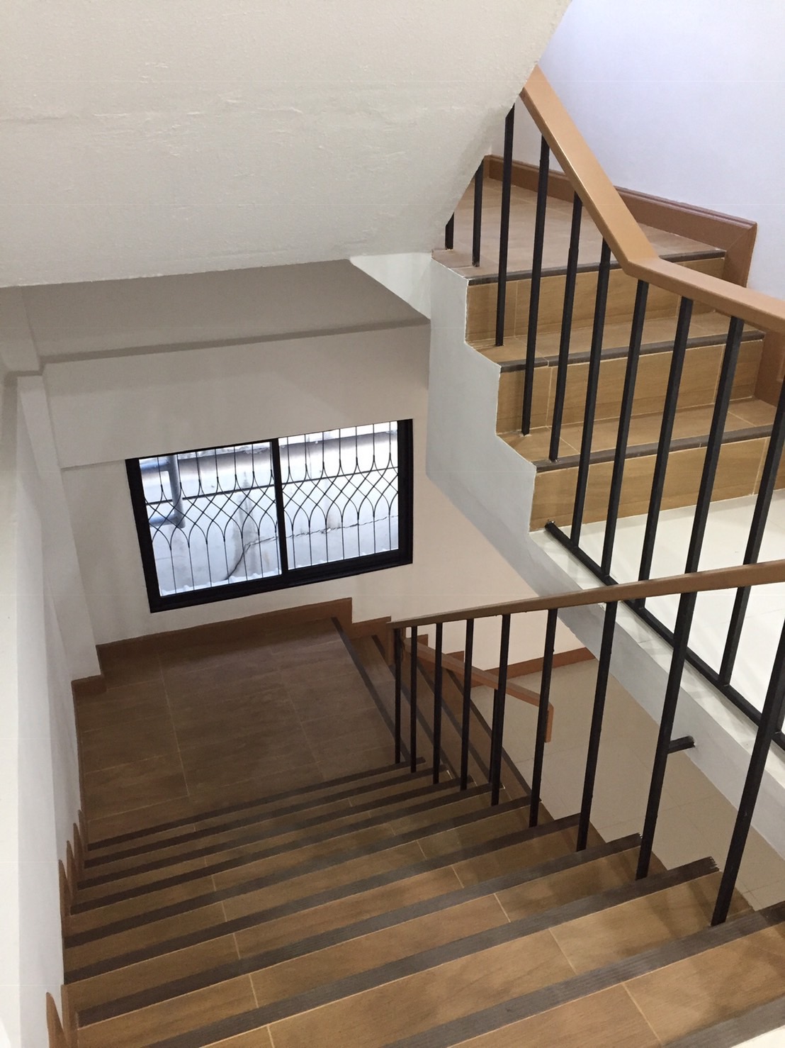 🔥 โอกาสทอง! ให้เช่าตึกแถวทำเลทอง ติดถนนอ่อนนุช 4 ชั้น 🔥 ทำเลดีที่สุด! ปากซอยอ่อนนุช 47 (ใกล้สี่แยกศรีนุช)