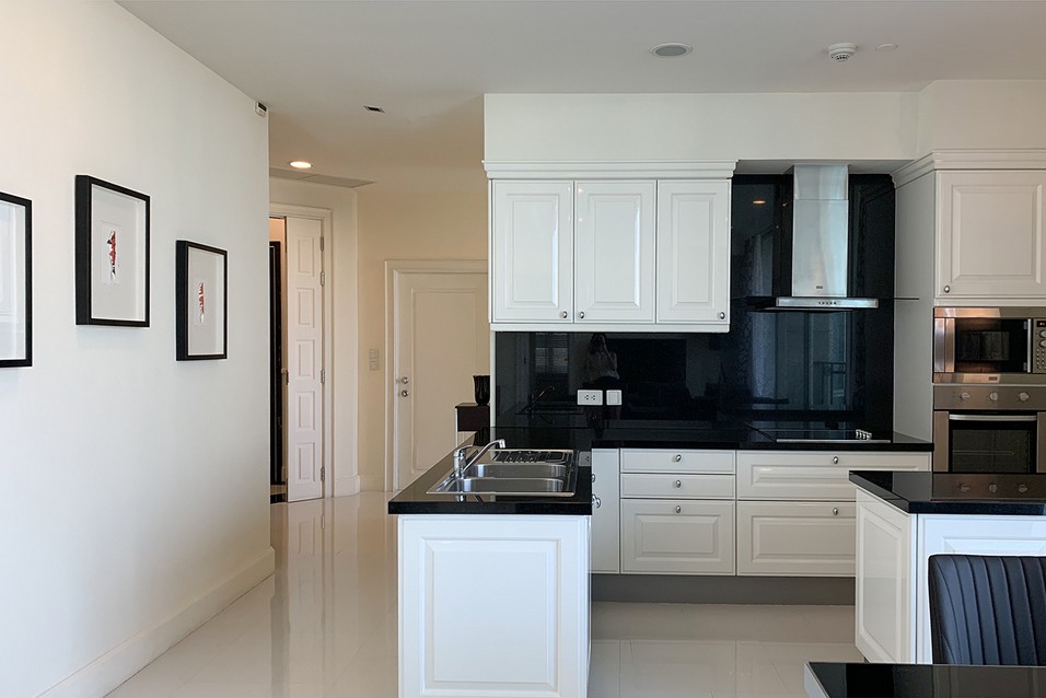 ให้เช่าคอนโด Royce Private Residences (รอย์ช ไพรเวท เรสซิเดนซ์ส) 2 ห้องนอน 2 ห้องน้ำ ขนาด 111.33 ตรม ชั้น 11