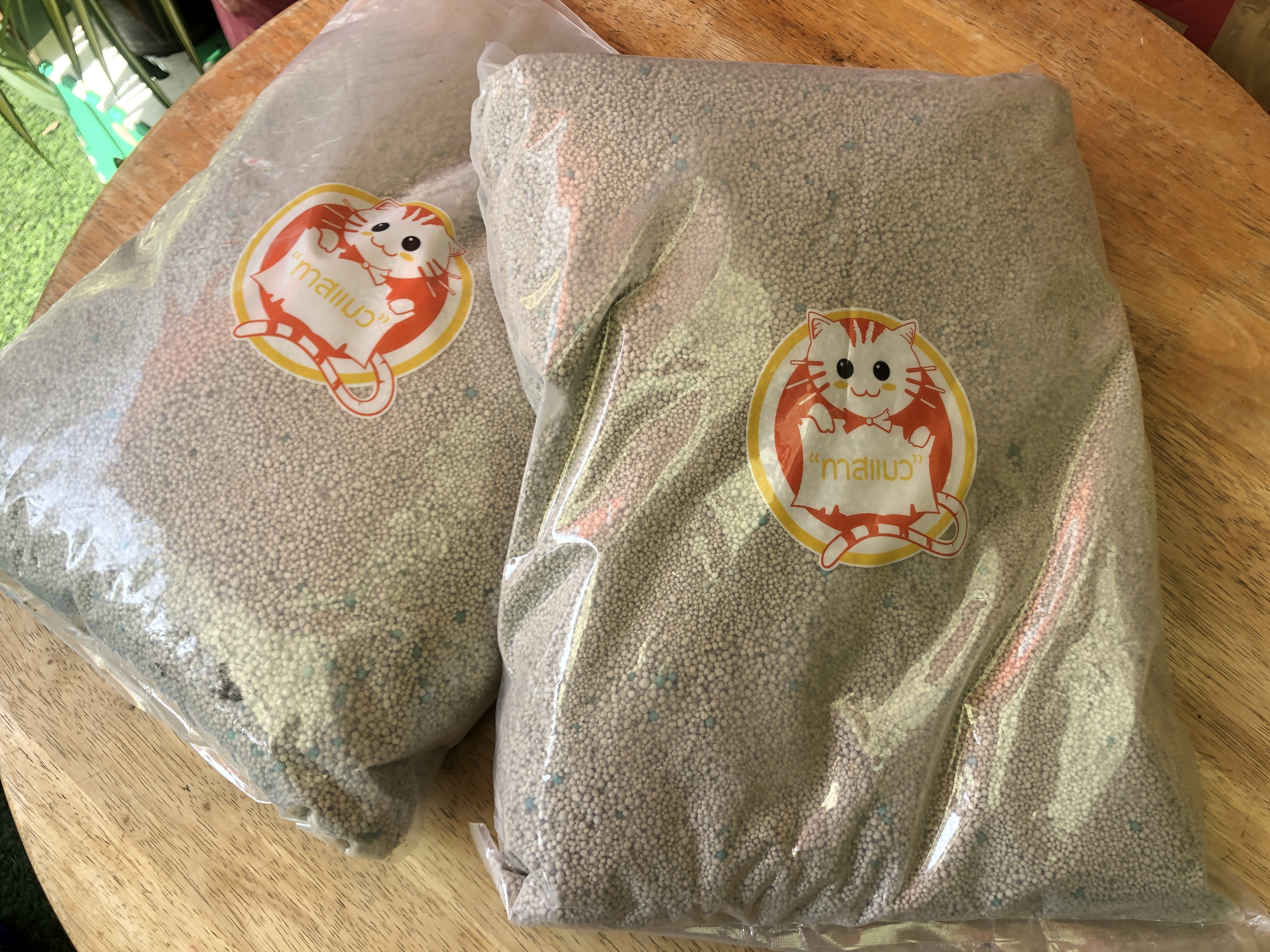 ทรายแมว เบนโทไนท์ ทาสแมว กลิ่นแอปเปิ้ล 8kg.