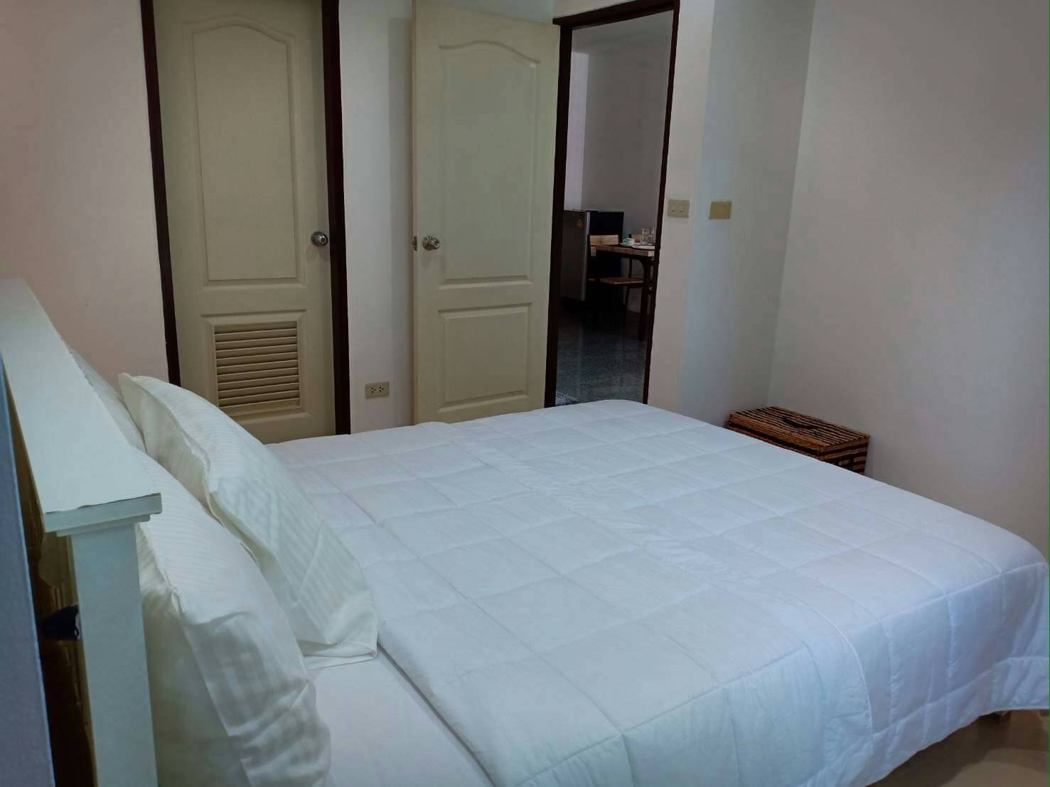 ให้เช่าคอนโด Sathorn House (สาธรเฮ้าส์) ติด BTS สุรศักดิ์ 2 ห้องนอน 1 ห้องน้ำ ชั้น 1 (R1) ห้อง 140/3 ขนาดพื้นที่ใช้สอย 56 ตรม.