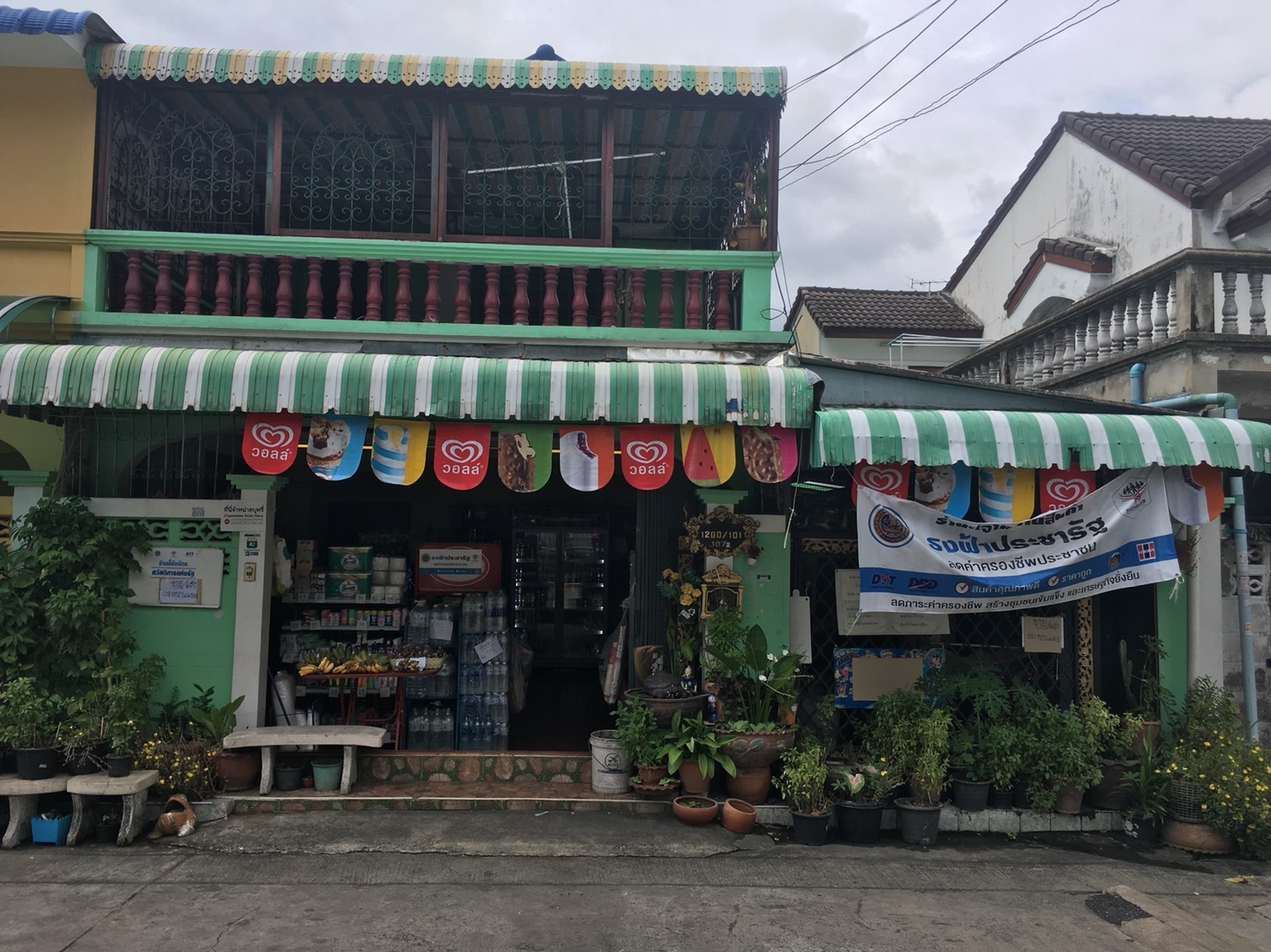 ขาย / เช่าบ้านแฝด 2 ชั้น หมู่บ้าน รังสิยา ซ.อุดมสุข 58 ถ.สุขุมวิท 103 ขายราคา 5.5 ล้าน 3 ห้องนอน