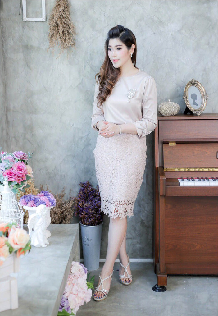 ชุดออกงาน ชุดไปงานแต่งงานสีทอง เซ็ทเสื้อแขนยาว+กระโปรงลูกไม้ แนวเรียบหรู สวยหวาน