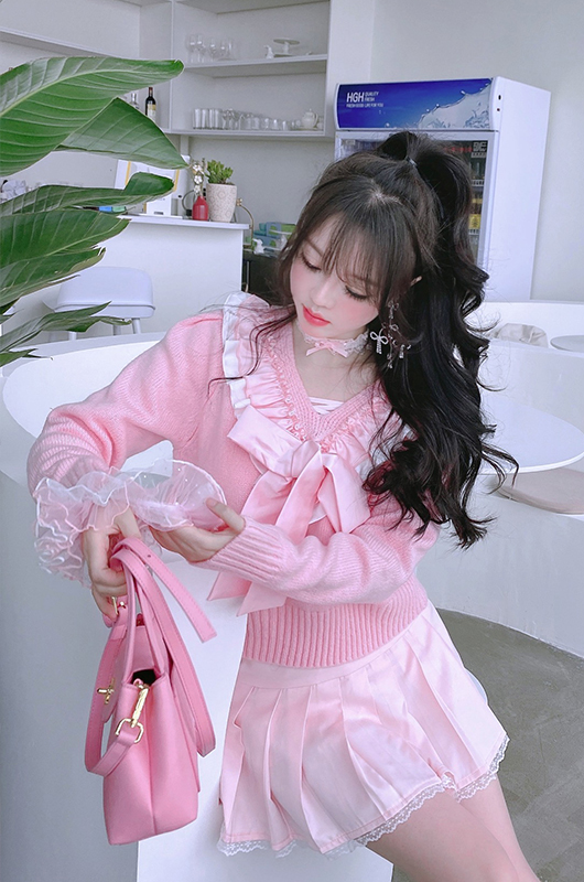 Summer Joy : พรีออเดอร์ สเวตเตอร์สีชมพูประดับโบว์น่ารักๆ แบรนด์แท้