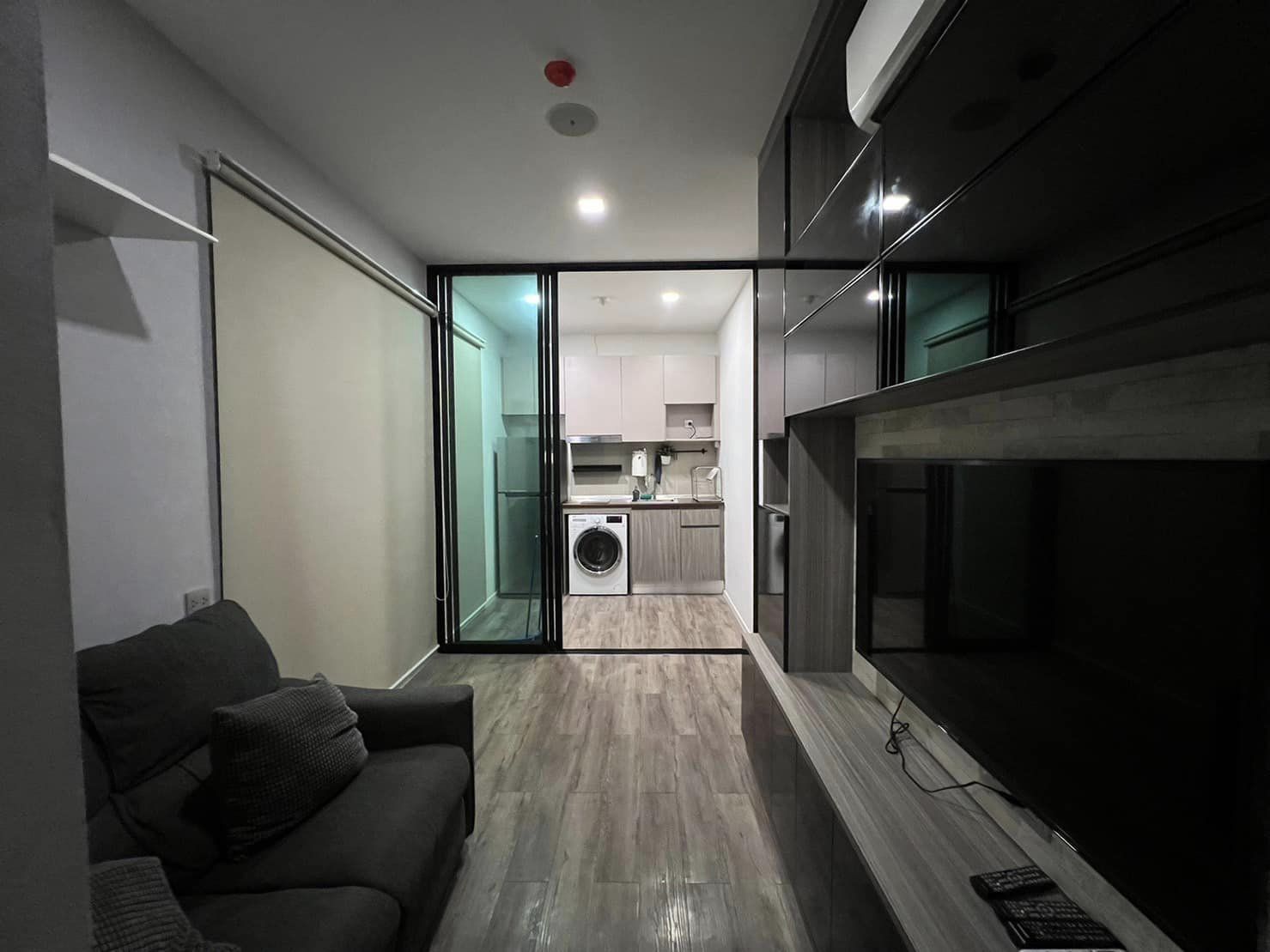 ขาย / เช่าคอนโด Brown Condo Ratchada 32 (บราวน์ คอนโด รัชดา 32) (ขายพร้อมผู้เช่า ) รูปแบบ : 1 ห้องนอน 1 ห้องน้ำ 1 ห้องรับแขก ครัวปิด