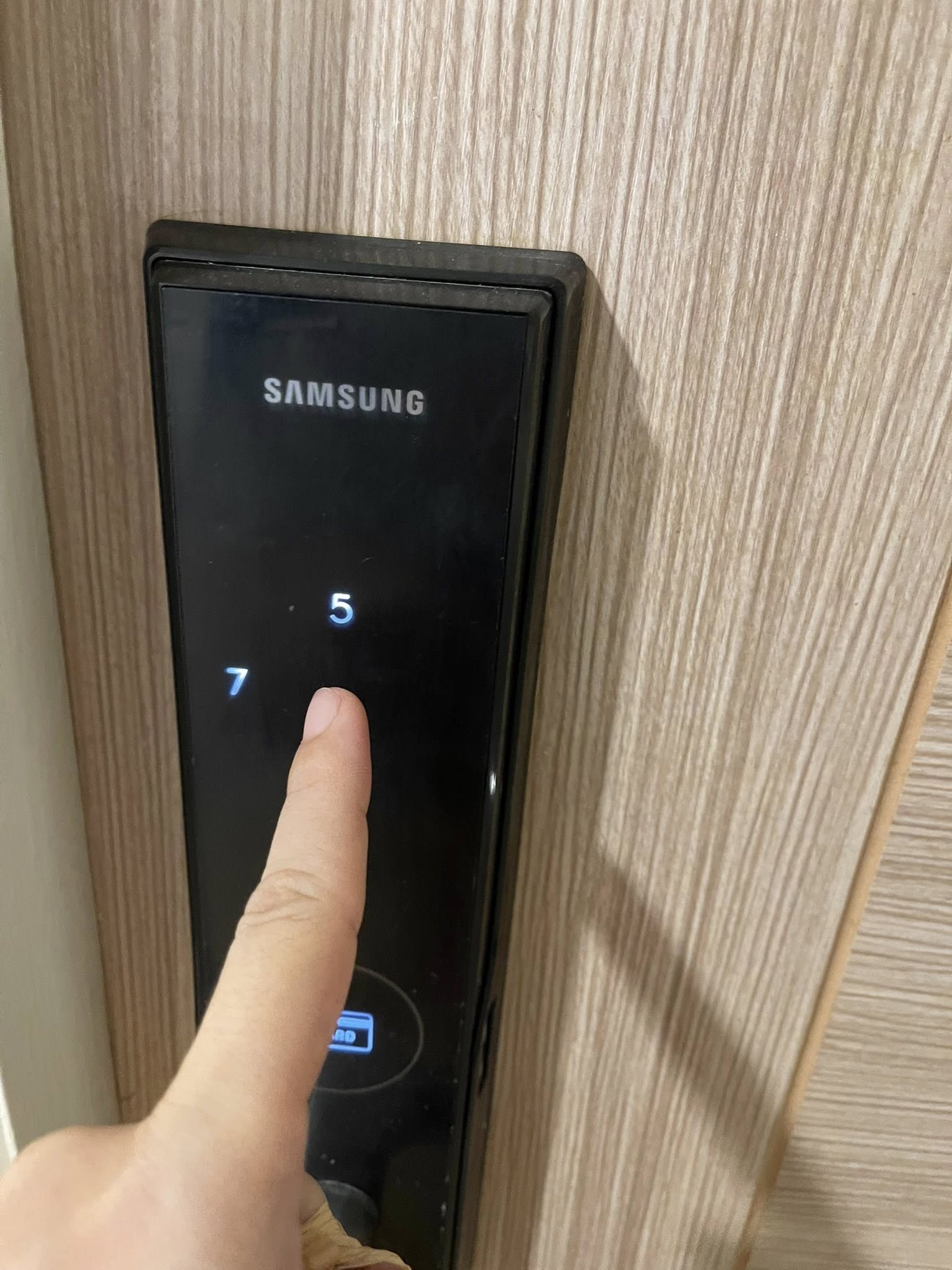 🏢 ให้เช่าคอนโด บี รีพับบลิก สุขุมวิท 101/1 (B Republic Sukhumvit 101/1) 📌 ห้องสวย พร้อมอยู่ วิวสระว่ายน้ำ เฟอร์ครบ + Digital Door Lock