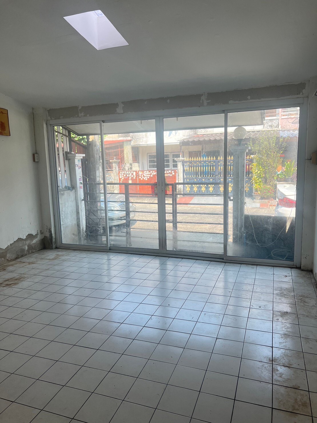 ขายทาวน์เฮ้าส์ 2 ชั้น หมู่บ้าน ราณี 2 ถนน ลาดปลาเค้า 42 (หลังมุม) 2 ห้องนอน 2 ห้องน้ำ ตร.ม. 21 ตร.ว บ้านหันไปทางทิศตะวันตกเฉียงเหนือ