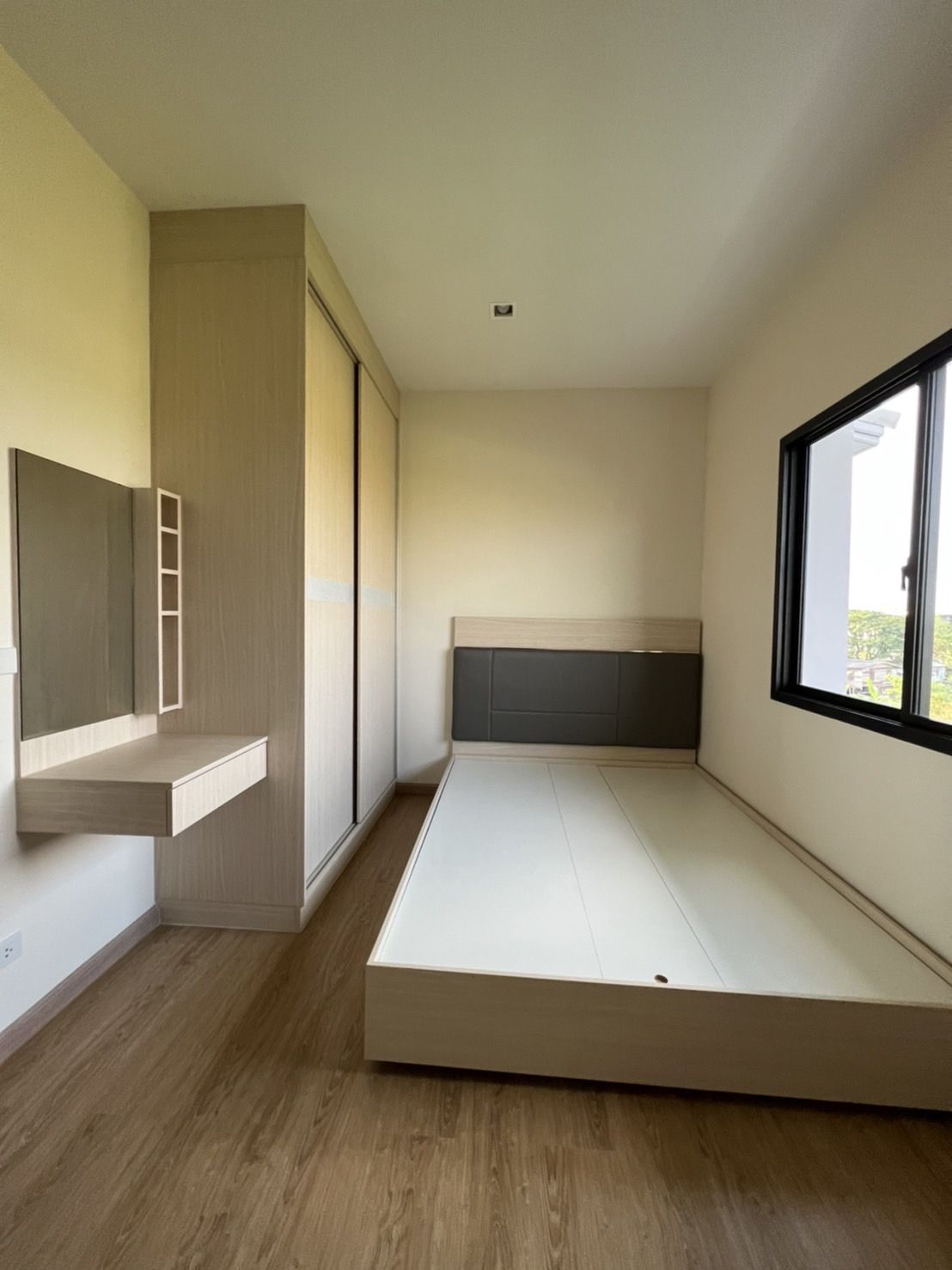 ให้เช่า ไอเจ้นท์ พัฒนาการ EIGEN Pattanakarn ซอยพัฒนาการ 99 (เข้าซอย 100 เมตร) Smart townhome ใหม่ หลังใหญ่ แบบ Simpli ติดถนนเมนหน้าโครงการ 15 เมตร