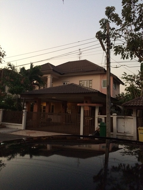 ขายบ้านเดียวหมู่บ้าน ลภาวัน โครงการ 9 ถนนเลียบคลองแอน 4 ห้อง 3 ห้องน้ำ 1 ห้องนั่งเล่น 1 ห้องโถง 1 ห้องครัว 1 ห้องทานอาหาร พื้นที่ 89 ตร.ว ถนนราชพฤกษ์