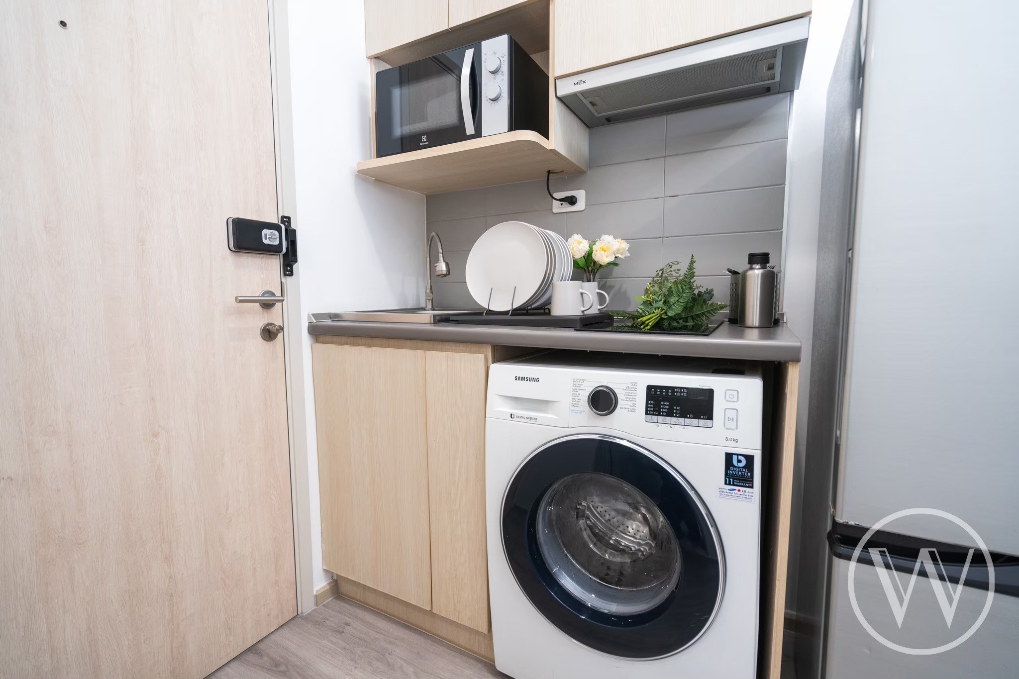 ขายคอนโดหรูติด BTS บางนา IDEO MOBI Sukhumvit Eastgate ไอดีโอ โมบิ สุขุมวิท อีสท์เกต ห้องสตูดิโอขนาด 22 ตร.ม. ชั้น 11 วิวสระว่ายน้ำ