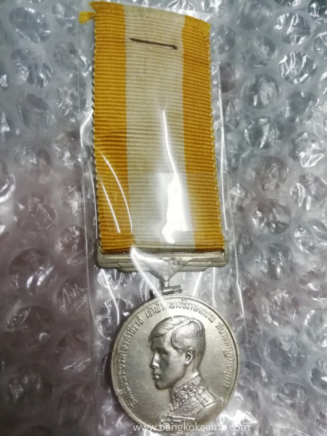 เหรียญในหลวง ร.10 ที่ระลึกสถาปนาสมเด็จพระบรมโอรสาธิราช เนื้อเงิน ปี2515 สวยมาก(4)