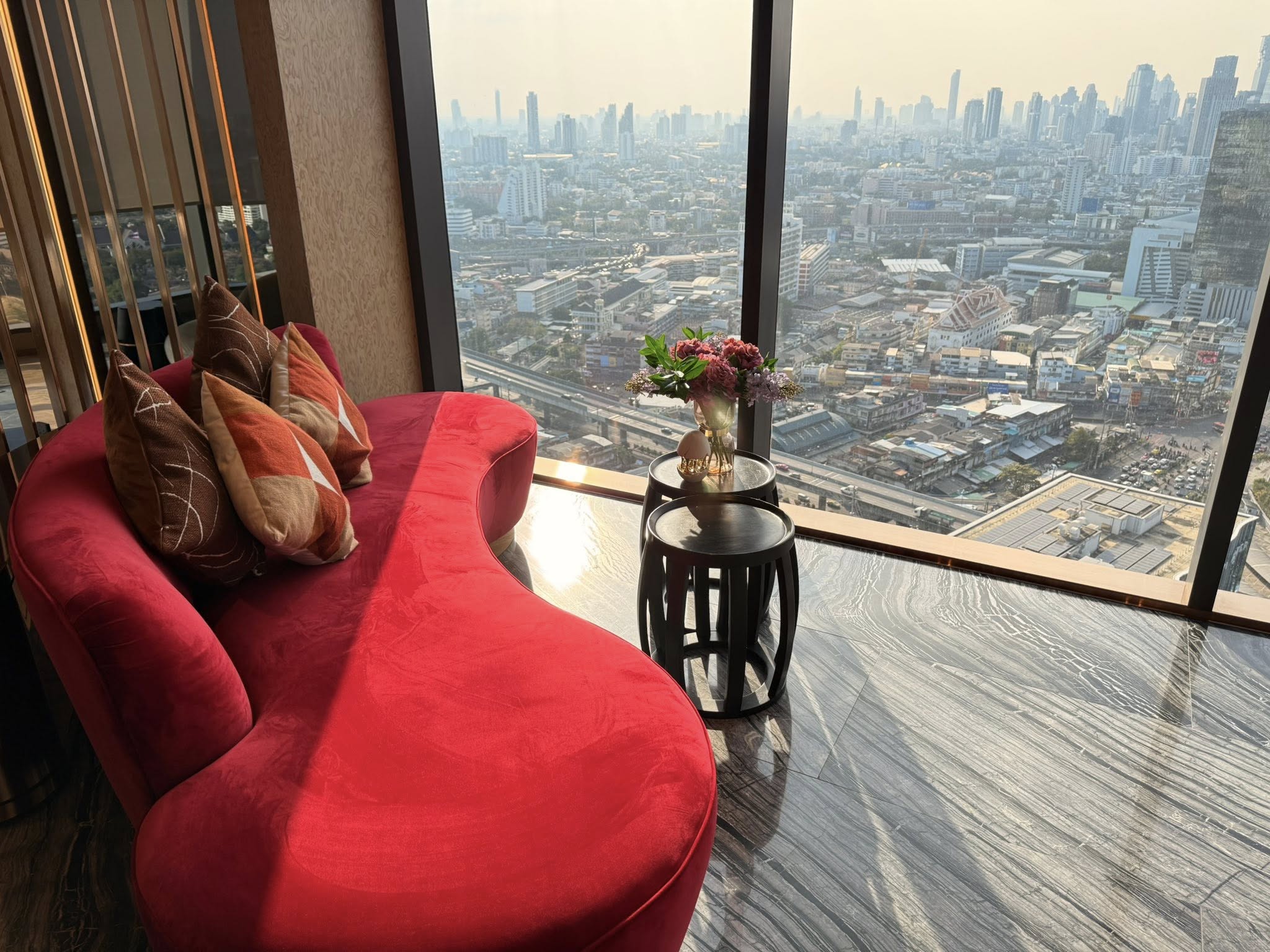 ให้เช่าคอนโดใหม่ Life Rama 4 - Asoke (ไลฟ์ พระราม 4 - อโศก) วิวแม่น้ำสวยมาก ใกล้ MRT ศูนย์สิริกิติ์ เพียง 300 เมตร