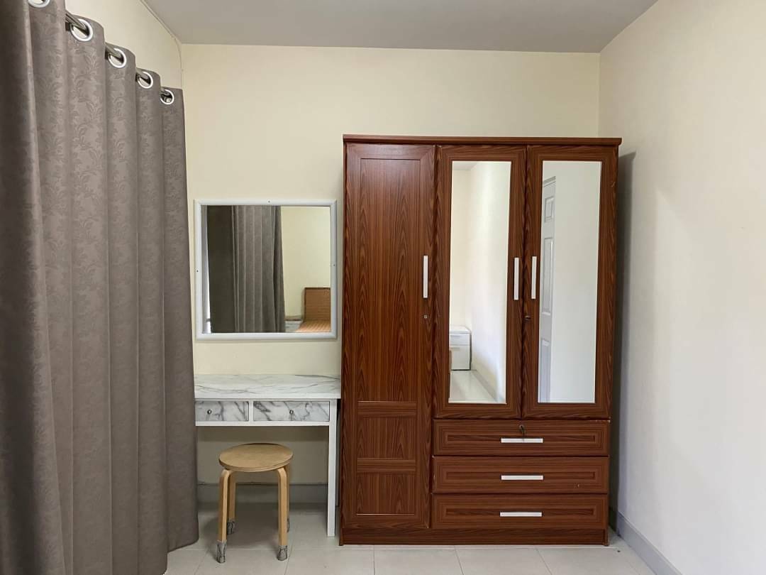 ให้เช่า ทาวเฮ้าส์ 2 ชั้น ในหมู่บ้านนิรันดร์วิลล์ 10 ต้นโครงการ 3 ห้องนอน 2 ห้องน้ำ