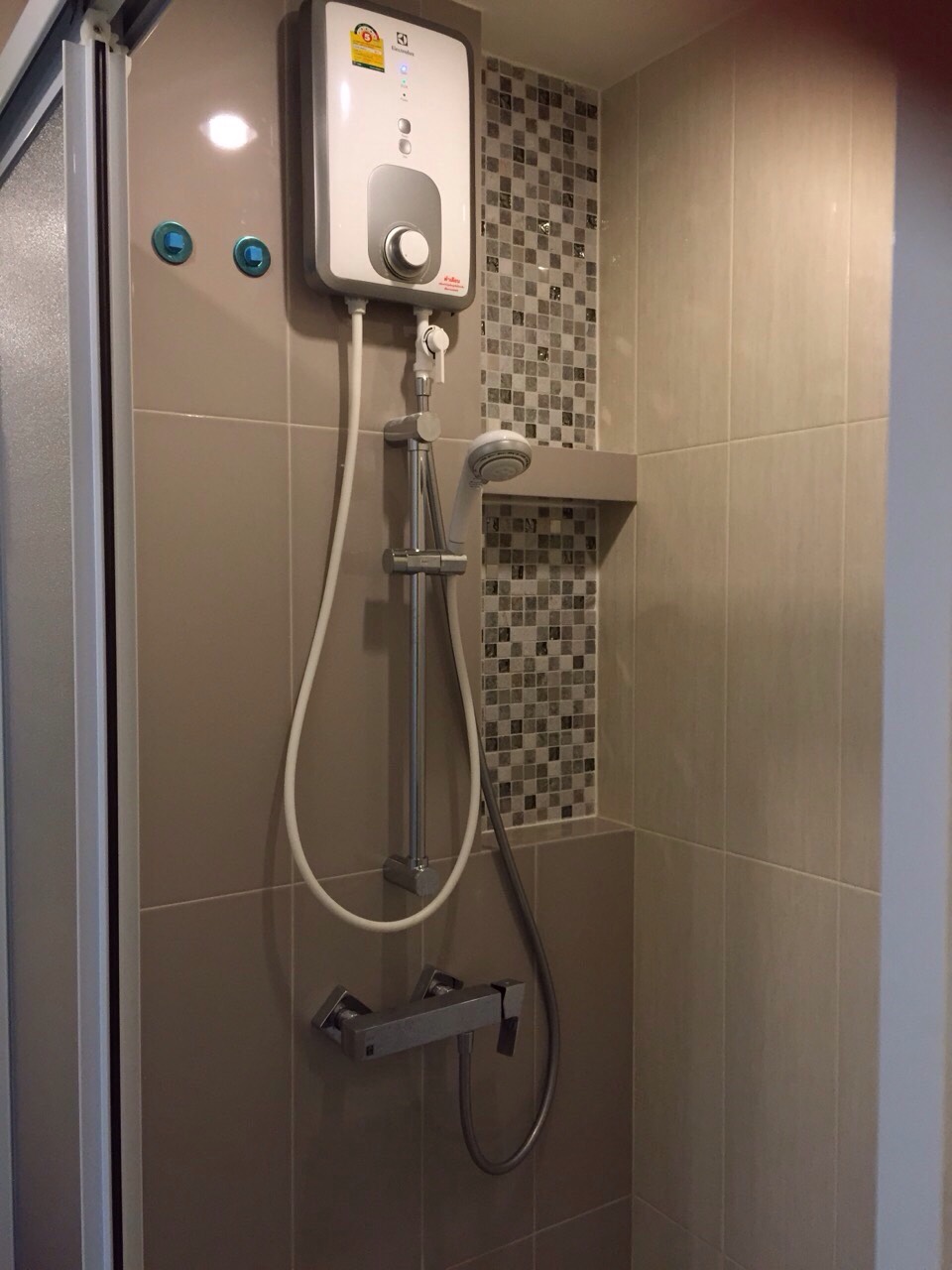 ขาย / เช่า คอนโด Life@Ratchada ราคา 25,000 / เดือน 2 นอน 1 น้ำ พื้นที่ 4.7 ตร.ม ชั้น 28 ตึก เอ ทิศตะวันออก+ทิศเหนือ ครัวแยก เฟอร์นิเจอร์ครบ