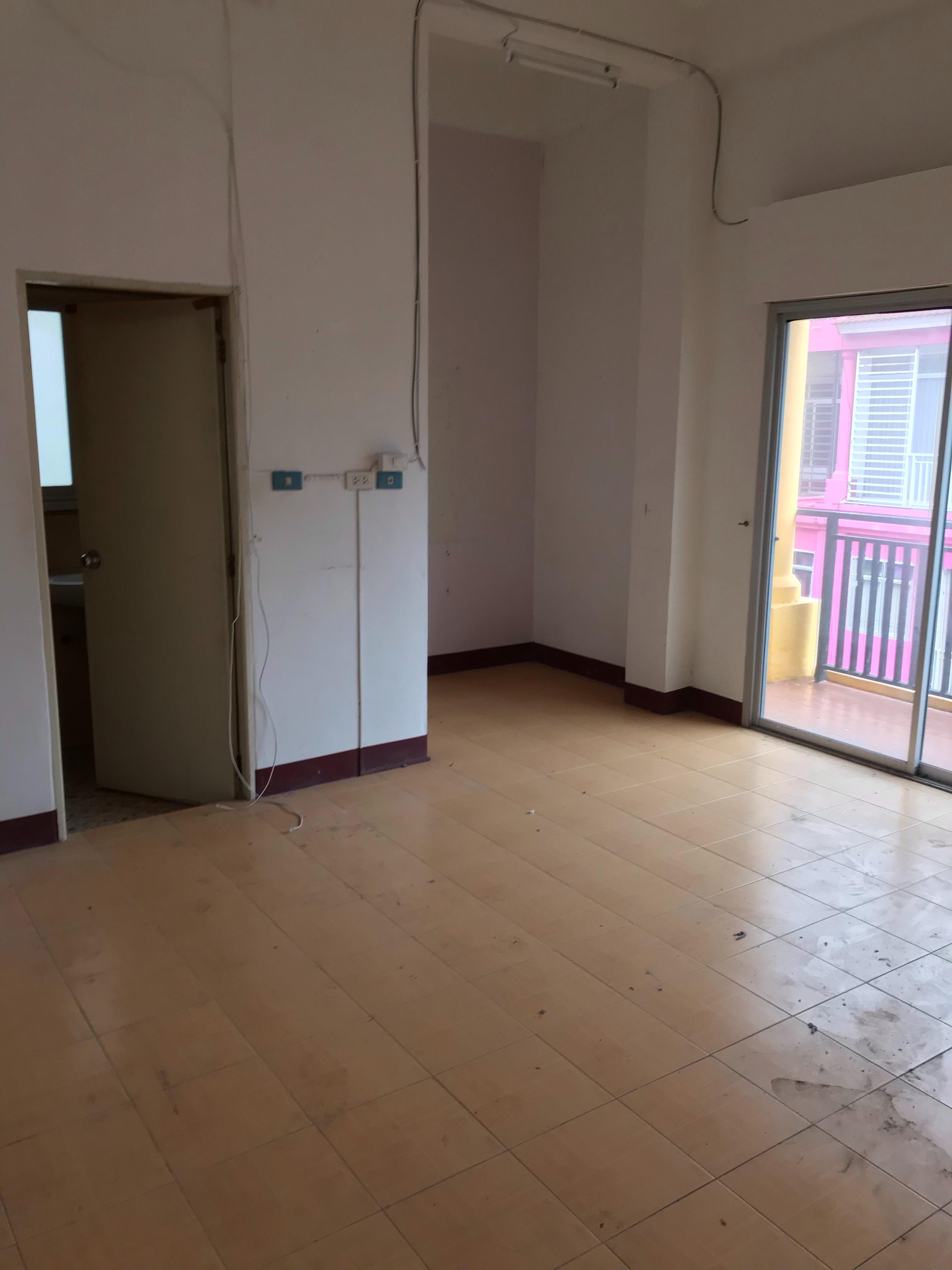 ขายตึกแถวอาคารพาณิชย์ 3 คูหาติดกัน 4 ชั้น + ดาดฟ้า ตั้งอยู่ที่ ป่าตอง จังหวัดภูเก็ต