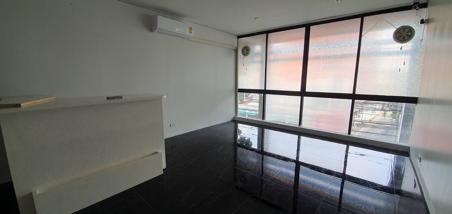 ให้เช่าตึกแถวใกล้ BTS พร้อมพงษ์ ติดกับ Fuji/UFM supermarket