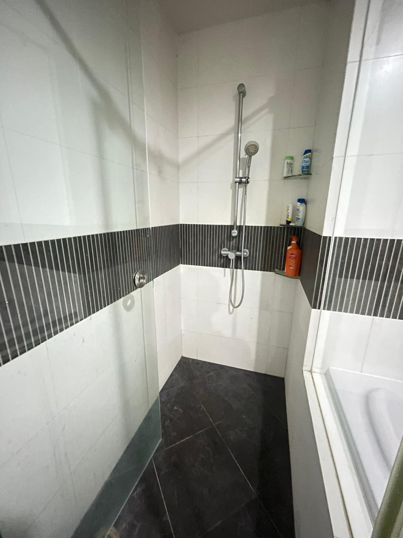 ขาย / เช่า คอนโด Urbana Sathorn (เออร์บานา สาทร) 1 ห้องนอน 1 ห้องน้ำ ขนาด 70ตรม. ตั้งอยู่บนถนนสาทรใต้