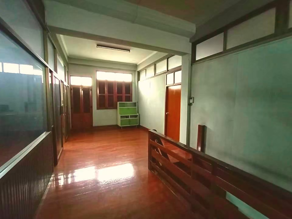 ให้เช่าอาคารพาณิชย์ย่านเจริญกรุง 54 -สาทร-บางรัก 4 คูหา (4 ชั้น) มีดาดฟ้า มีที่จอดรถ ติดถนนใหญ่ 70.1 ตรว. ( 1,320 ตรม )