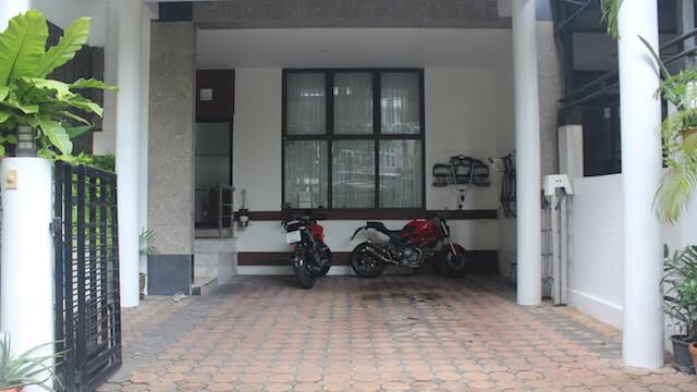 ขาย / เช่าบ้านทาวน์เฮ้าส์ ที่หมู่บ้านโฮมเพลส สุขุมวิท71 Moo Baan Home Place 4 ชั้น 4 ห้องนอน 4 ห้องน้ำ