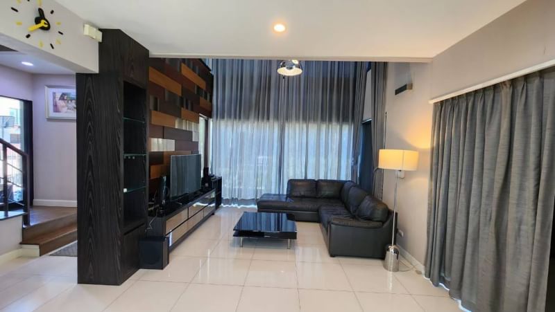 ให้เช่า บ้านเดี่ยว 3 ชั้นหรู ใหญ่ หมู่บ้าน ลุมพินี สวนหลวงร 9 ซอยเฉลิมพระเกียรติ 40/1 หนองบอน ประเวศ กรุงเทพ ห้องนอนใหญ่มาก