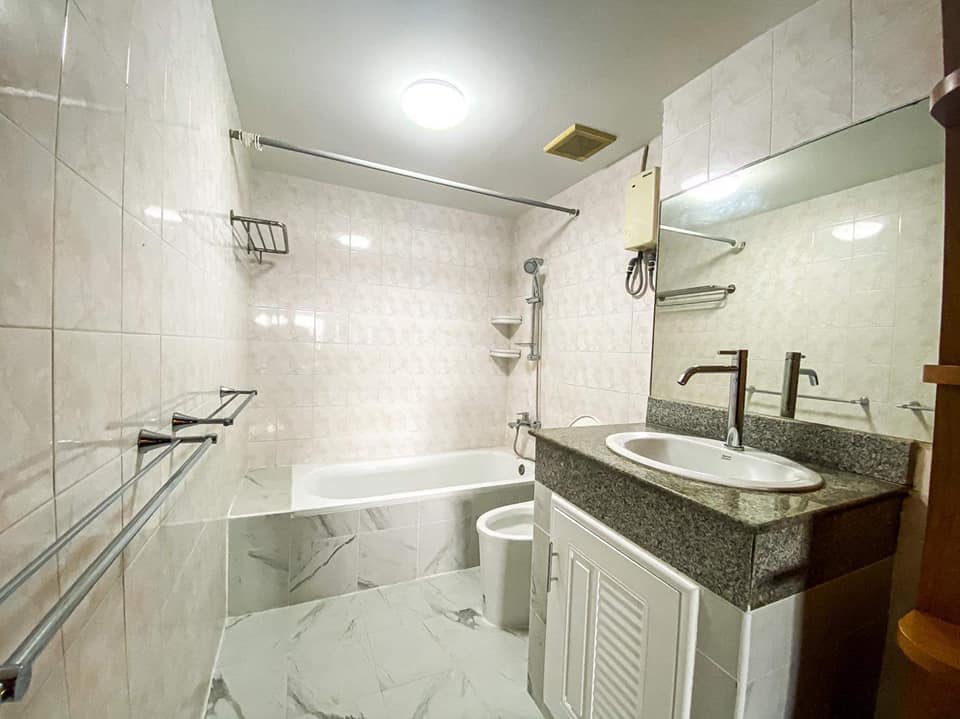 ขายถูก คอนโดใจกลางเมือง ทำเลทอง Sathorn Condo Place (สาธร คอนโด เพลส) รายละเอียดของห้อง 2 ห้องนอน 2 ห้องน้ำ