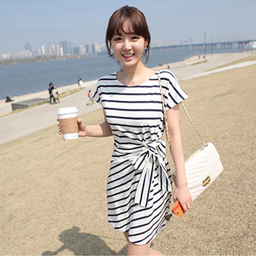 DRESS ชุดเดรสแฟชั่นเกาหลี แขนสั้น ผ้าคอตตอน ลายทาง ขาว ดำ คอกลม ใส่ทำงาน เที่ยว ASIA STREET FASHION