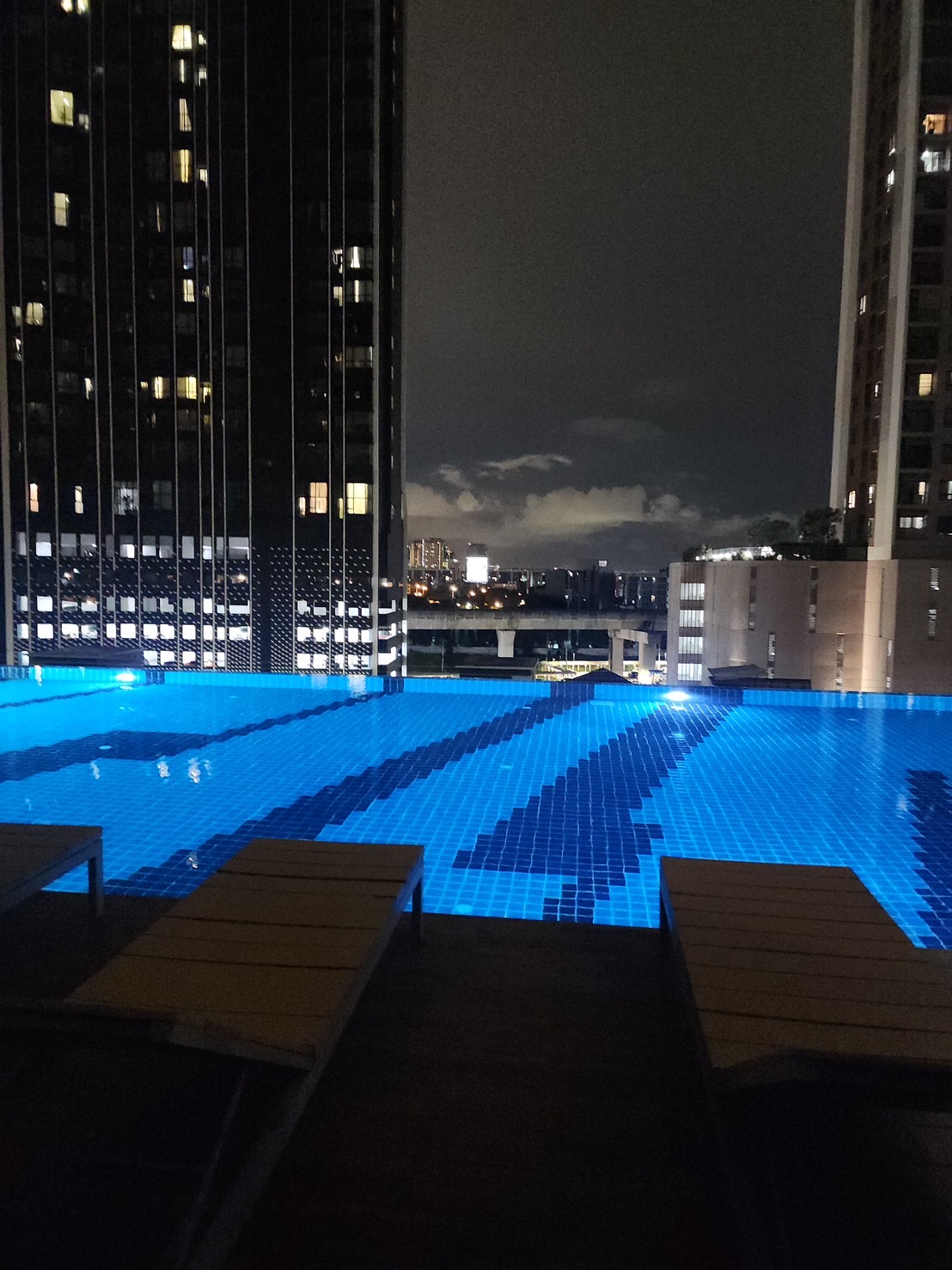 ðĒ āđāļŦāđāđāļāđāļē-āļāļēāļĒ āļāļāļāđāļāļĨāļļāļĄāļāļīāļāļĩāđāļāļĨāļŠ āļĻāļĢāļĩāļāļāļĢāļīāļāļāļĢāđ (Lumpini Place Srinakarin) āđāļāļĨāđ Airport Link āļŦāļąāļ§āļŦāļĄāļēāļ