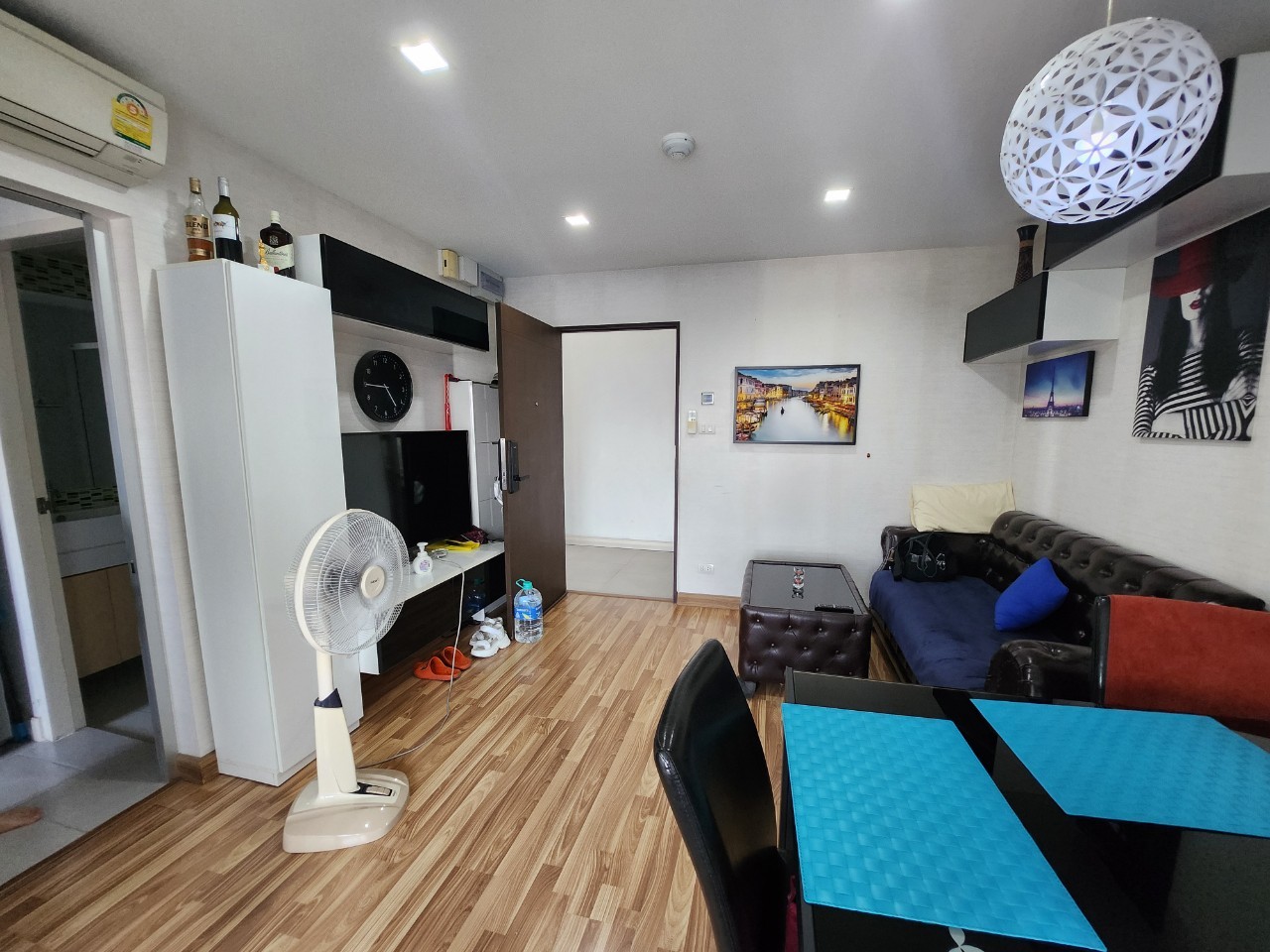 ขายคอนโด The Green Condo 3 เดอะ กรีน คอนโด 3 เฟส : 3 ชั้น: 7 แบบ 1 ห้องนอน 1 ห้องน้ำ 1 ห้องนั่งเล่นและ 1 ห้องครัว ขนาด 31.5 ตารางเมตร