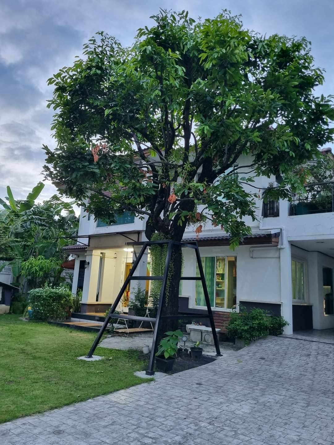 🏡 ให้เช่าบ้านเดี่ยวหรู หมู่บ้านบ้านลาดพร้าว Exclusive 📍 ถนนเลียบด่วนเอกมัย–รามอินทรา (ตรงข้าม The Crystal Park)