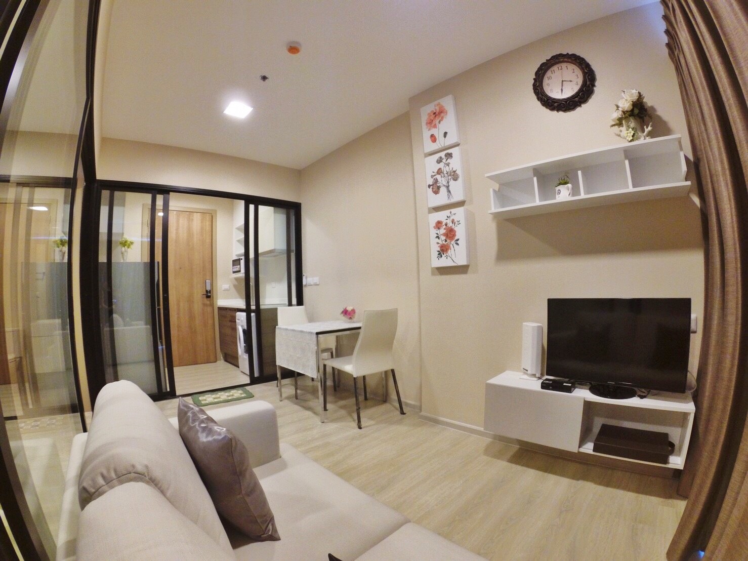 รหัสทรัพย์ 81343 คอน โด เลต มิส ท์ พระราม 9 / condolette midst rama 9 ชั้น 25 ขนาด 35.5 ห้อง 1ห้องนอน 1 ห้องน้ำ 1 ห้องครัว วิวเซ็นทรัล ราคาเช่า 22000 ต่อเดือน สัญญาเช่า 1 ปี