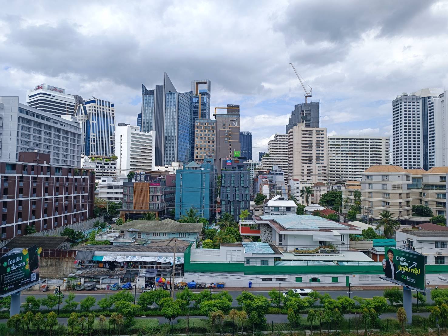 ให้เช่าคอนโด เดอะ เทมโป ร่วมฤดี / For Rent The Tempo Ruamrudee (English below)