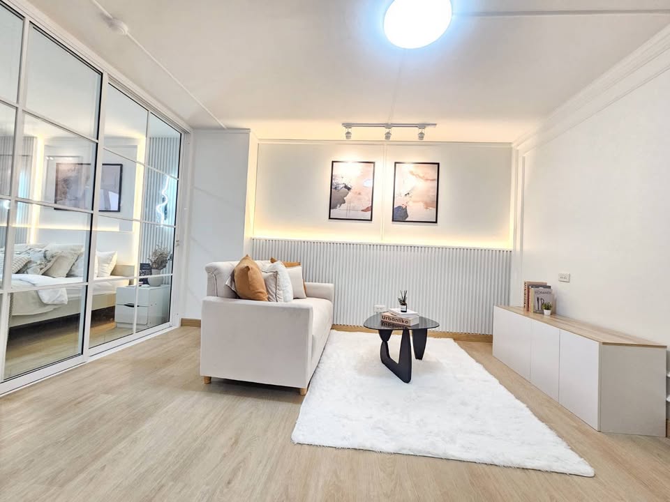 ขายด่วน! ห้องมุมสุดไพรเวท ลุมพินีเซ็นเตอร์ ตึก E – สวยจัด รอเจ้าของที่ใช่! เพียง 1.65 ล้านบาท เท่านั้น!