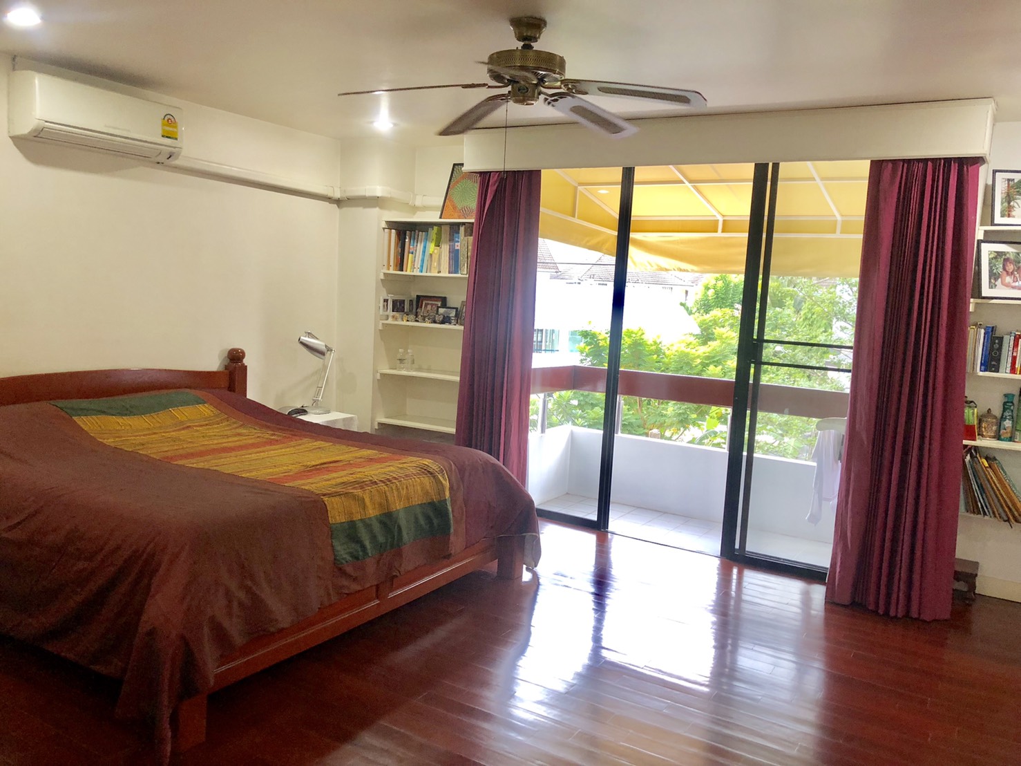 ขาย / เช่าบ้านทาวน์เฮ้าส์ ที่หมู่บ้านโฮมเพลส สุขุมวิท71 Moo Baan Home Place 4 ชั้น 4 ห้องนอน 4 ห้องน้ำ