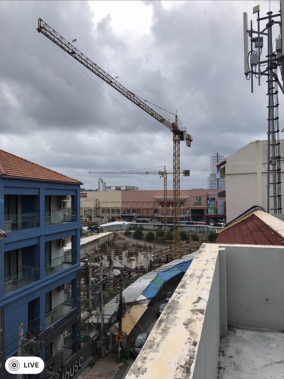 ขายตึกแถวอาคารพาณิชย์ 3 คูหาติดกัน 4 ชั้น + ดาดฟ้า ตั้งอยู่ที่ ป่าตอง จังหวัดภูเก็ต