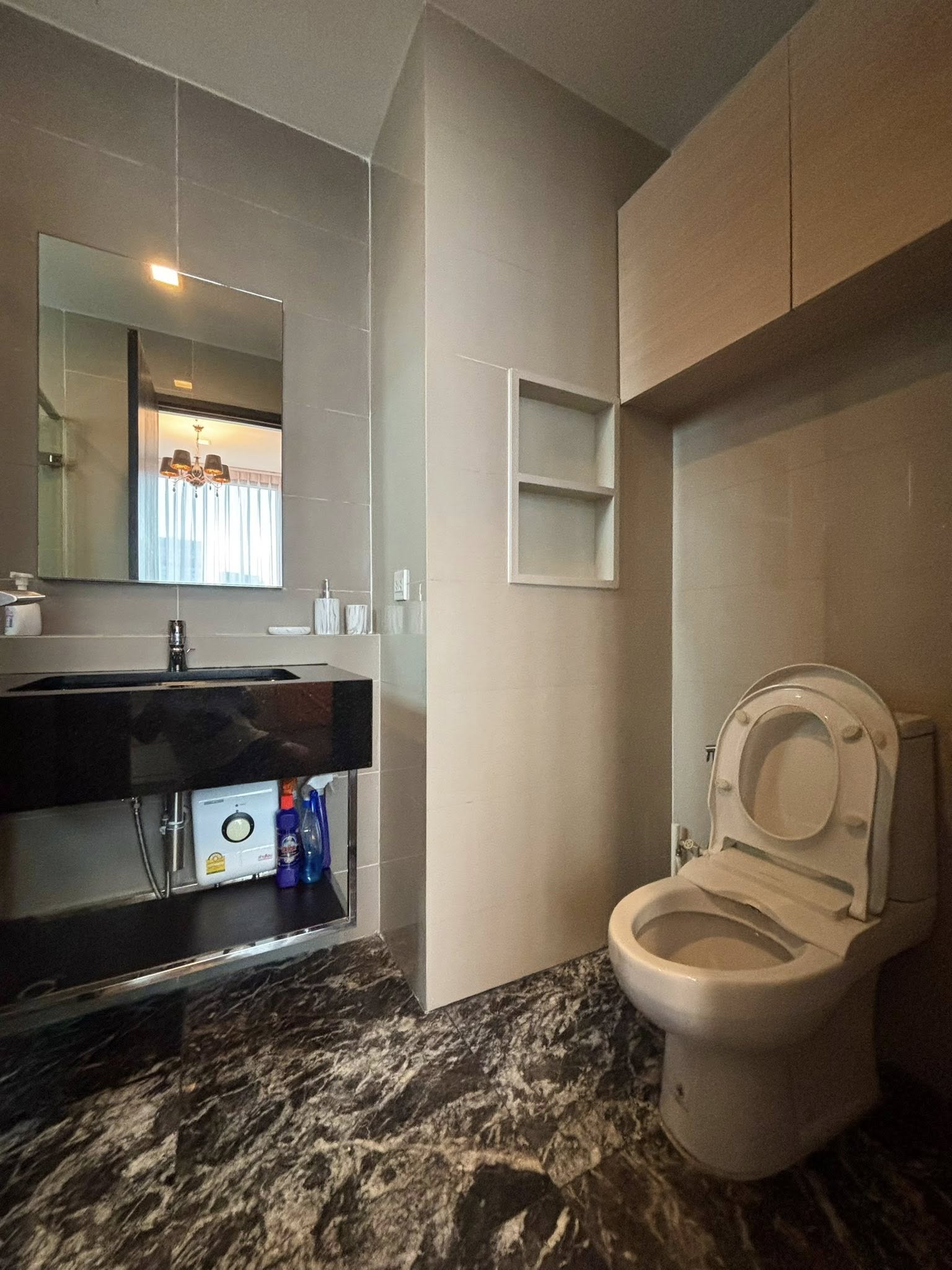 🏢 ให้เช่าคอนโด! Edge Sukhumvit 23 (เอดจ์ สุขุมวิท 23) ห้องมุม ชั้น 10 ขนาด 42 ตร.ม. แบบ 1 ห้องนอน พร้อม อ่างอาบน้ำ