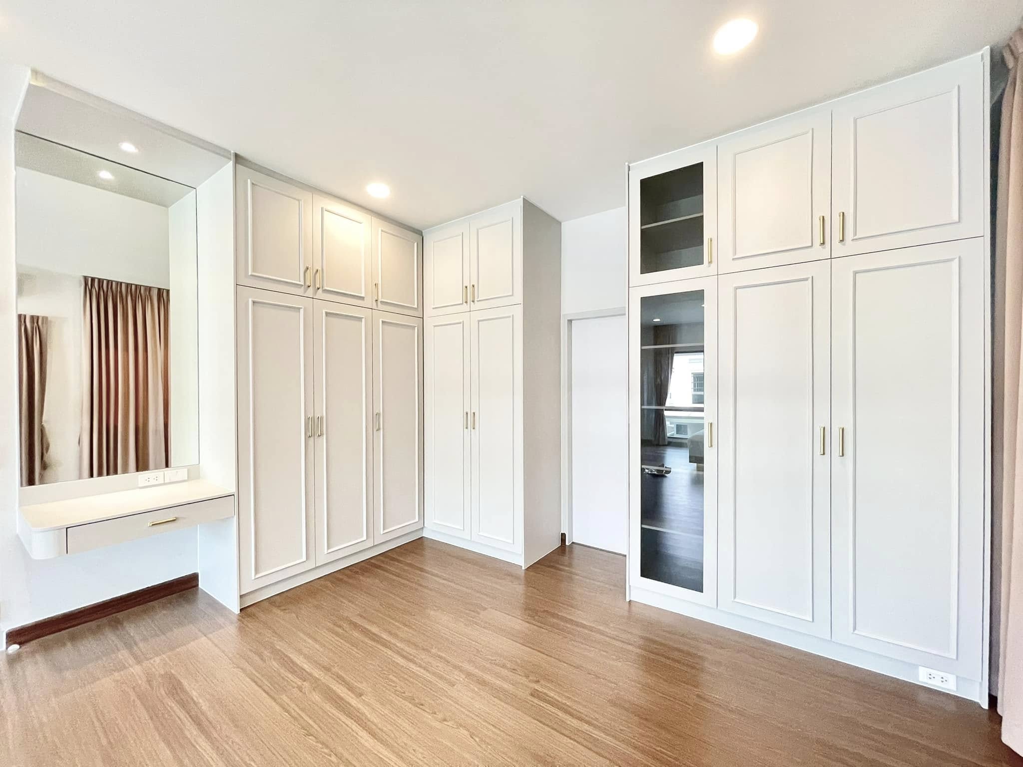 ให้เช่าบ้านเดี่ยว 2 ชั้น หมู่บ้าน THE CITY บางนา ✨ทำเลทอง✨ใกล้Mega Bangna และโรงเรียนนานาชาติชั้นนำ ห้องนอน : 6 ห้องนอน (รวมห้องแม่บ้าน) ห้องน้ำ : 7