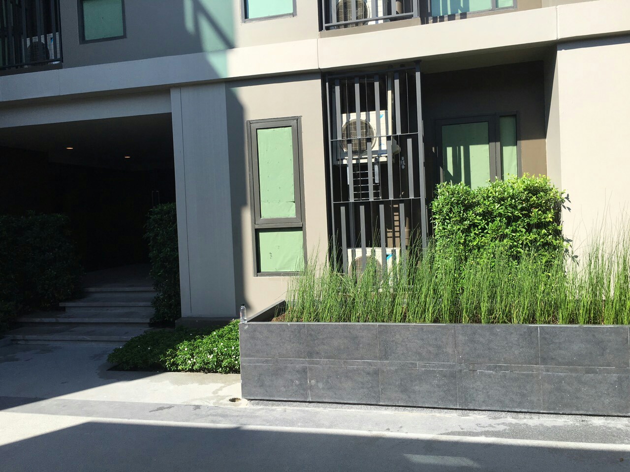 ให้เช่าห้องคอนโด Centric Ratchada-Suthisan 1 ห้องนอน ชั้น 5 หัวมุม ติดสระว่ายน้ำ