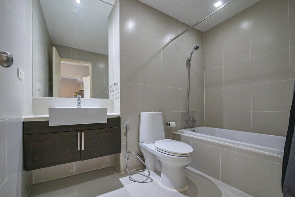 ให้เช่าคอนโด Noble Solo (โนเบิล โซโล) ทองหล่อ (25,000 บาท/เดือน) คอนโด 1 ห้องนอนเพิ่งปรับปรุงใหม่ ชั้น 6 วิวสระน้ำ