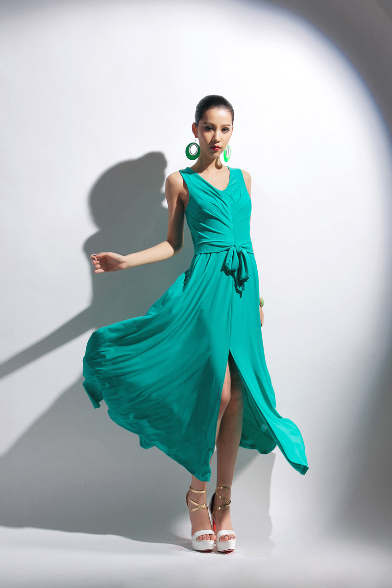 MAXI DRESS ชุดเดรสยาวแฟชั่นคอวี แขนกุด สีเขียว ใส่ออกงาน เซ็กซี่ สวยๆ ASIA STREET FASHION