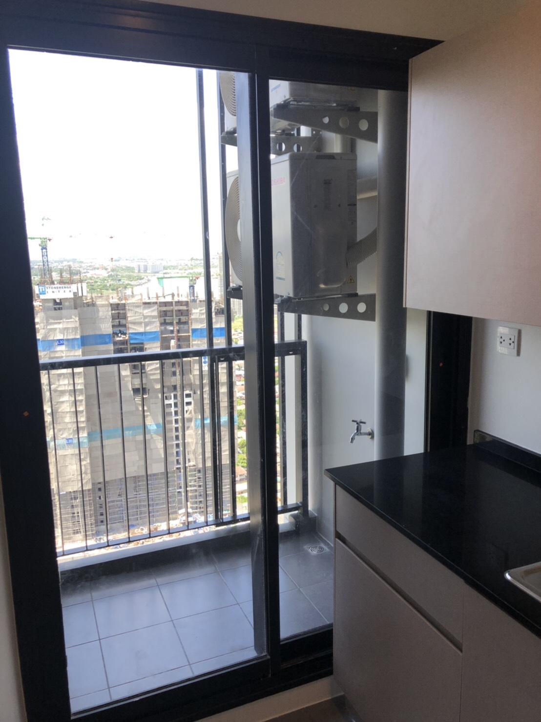 ขายคอนโด The Politan Rive เดอะ โพลิแทน รีฟ 1 ห้องนอน(1 bedroom) 1 ห้องน้ำ(1 bathroom) 1 ห้องรับแขก(1 living room) 1 ห้องครัว(1 pantry)