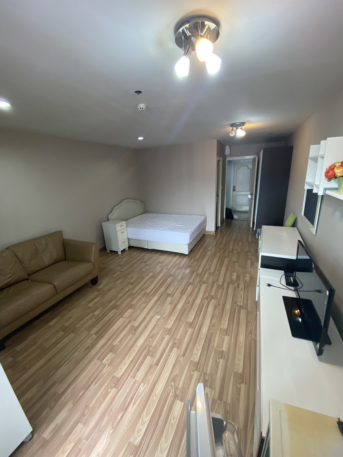 ให้เช่าคอนโด รีเจ้นท์โฮม 10 / For Rent Regent Home 10 (English below)