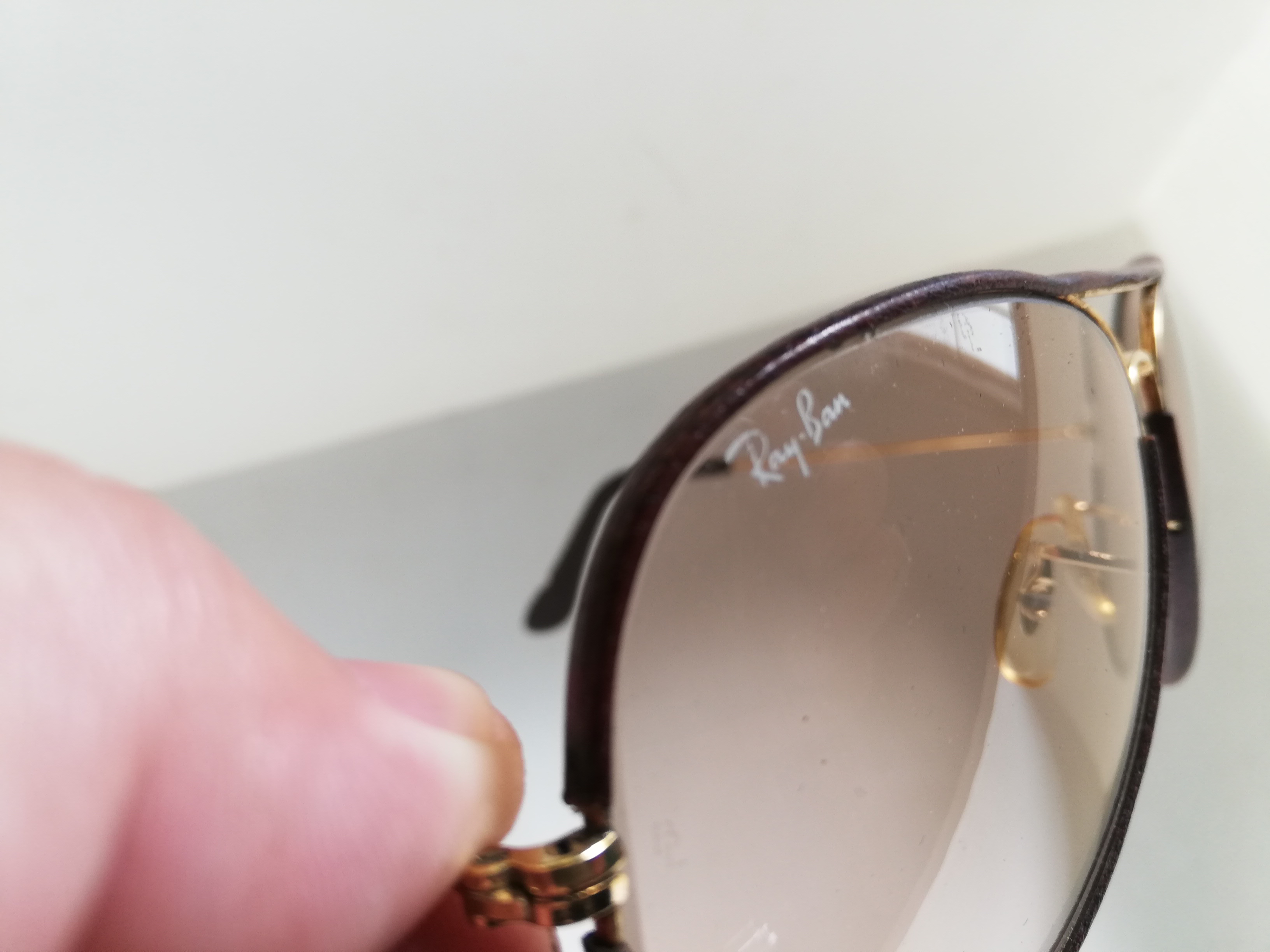 แว่นตา RayBan หุ้มหนัง เลนส์ออโต้ มือสอง สภาพสวยแท้ Made in USA