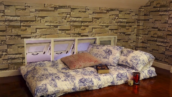 รหัสทรัพย์ 32240 ให้เช่า / ขาย บ้านเดี่ยว 2 ชั้น ใน Brookside Valley Rayong ใกล้ทะเลสาบ ( เดินแค่ 20 วินาที ) เนื้อที่ 105 ตรว. 3 ห้องนอน 2 ห้องน้ำ โซฟาสามารถปรับเป็นเตียงนอนได้