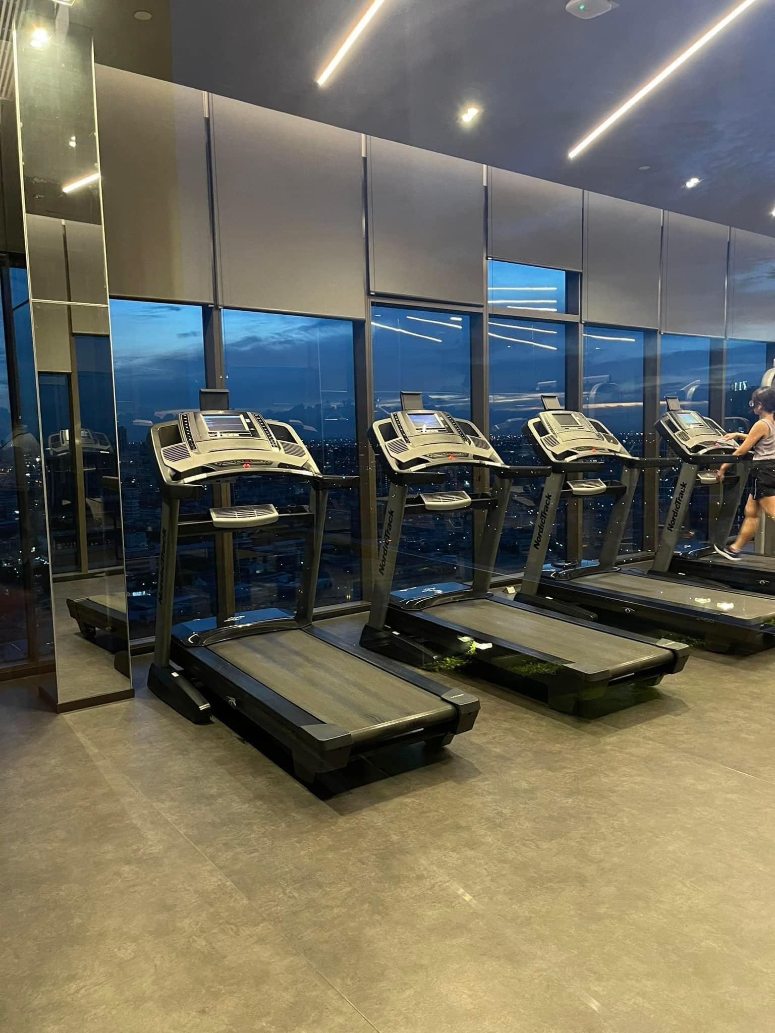 ให้เช่าคอนโด Urbano Rajavithi (เออร์บาโน ราชวิถี) วิวเเม่น้ำเจ้าพระยา ติด MRT สิรินธร ราคา 15,000 บาท /เดือน