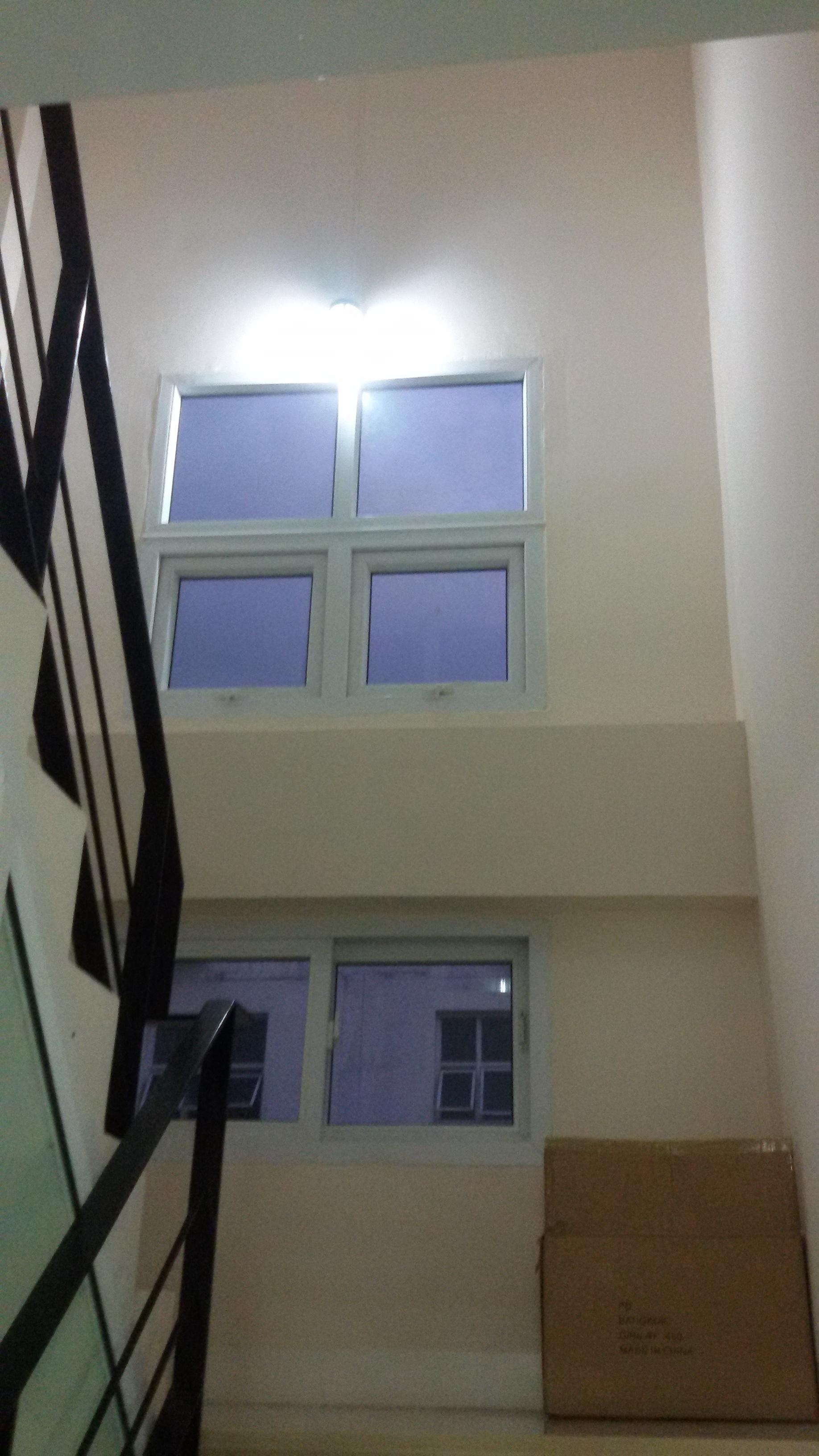 ขายตึกแถวอาคารพาณิชย์ 5 ชั้น ห้องมุม ชั้นลอยต่อเติมเต็มพื้นที่ มีชั้นใต้ดิน หน้ากว้าง 6 เมตร ตัวตึกติดถนนใหญ่