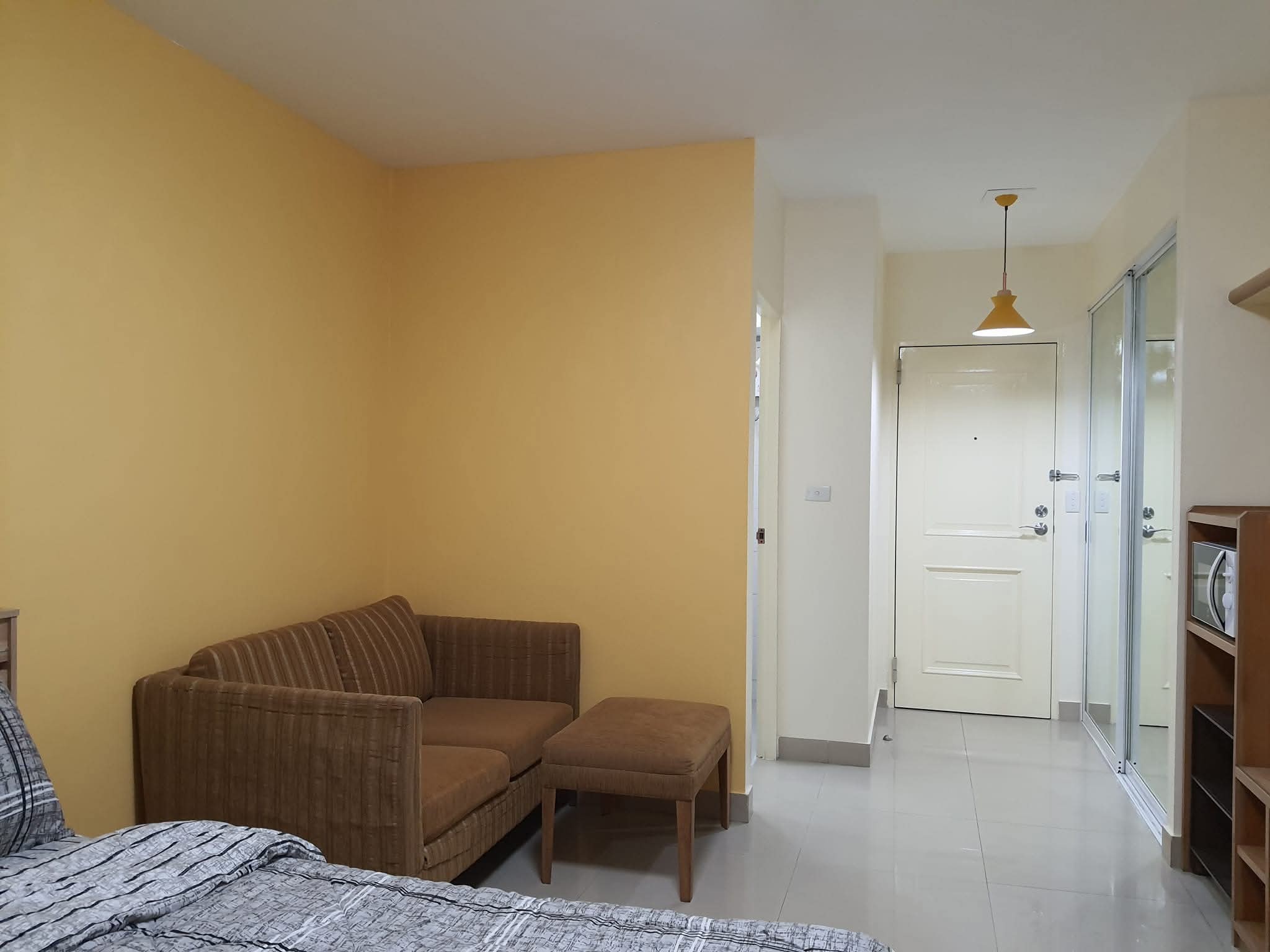 🏢 ให้เช่า คอนโด ไอเฮ้าส์ ลากูน่า การ์เด้น RCA ( i-House Laguna Garden RCA ) ห้องสวย เฟอร์ครบ เครื่องใช้ไฟฟ้าใหม่ หิ้วกระเป๋ามาอยู่ได้เลย ราคาคุ้มมาก!