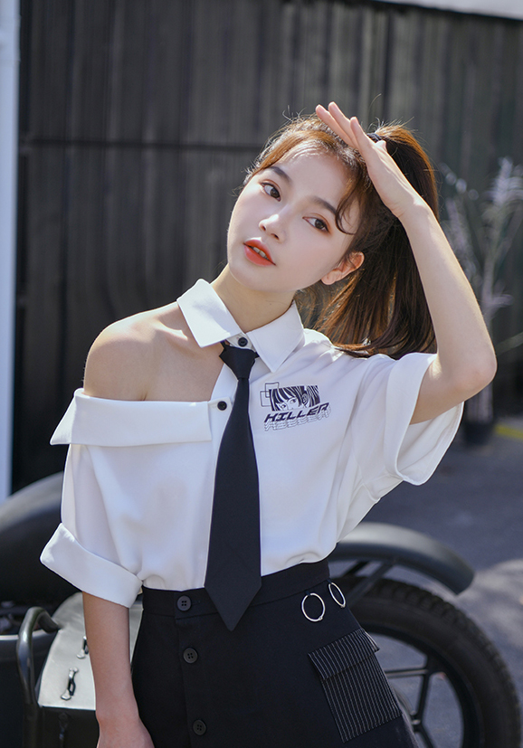 SNBL Girl : พรีออเดอร์ เสื้อเชิ้ตตัวยาวแขนสั้น เปิดไหล่ข้างเดียวมีเนคไทให้ตามแบบ และ กระโปรงสีดำ (สินค้าราคาแยกชิ้นค่ะ) แบรนด์แท้