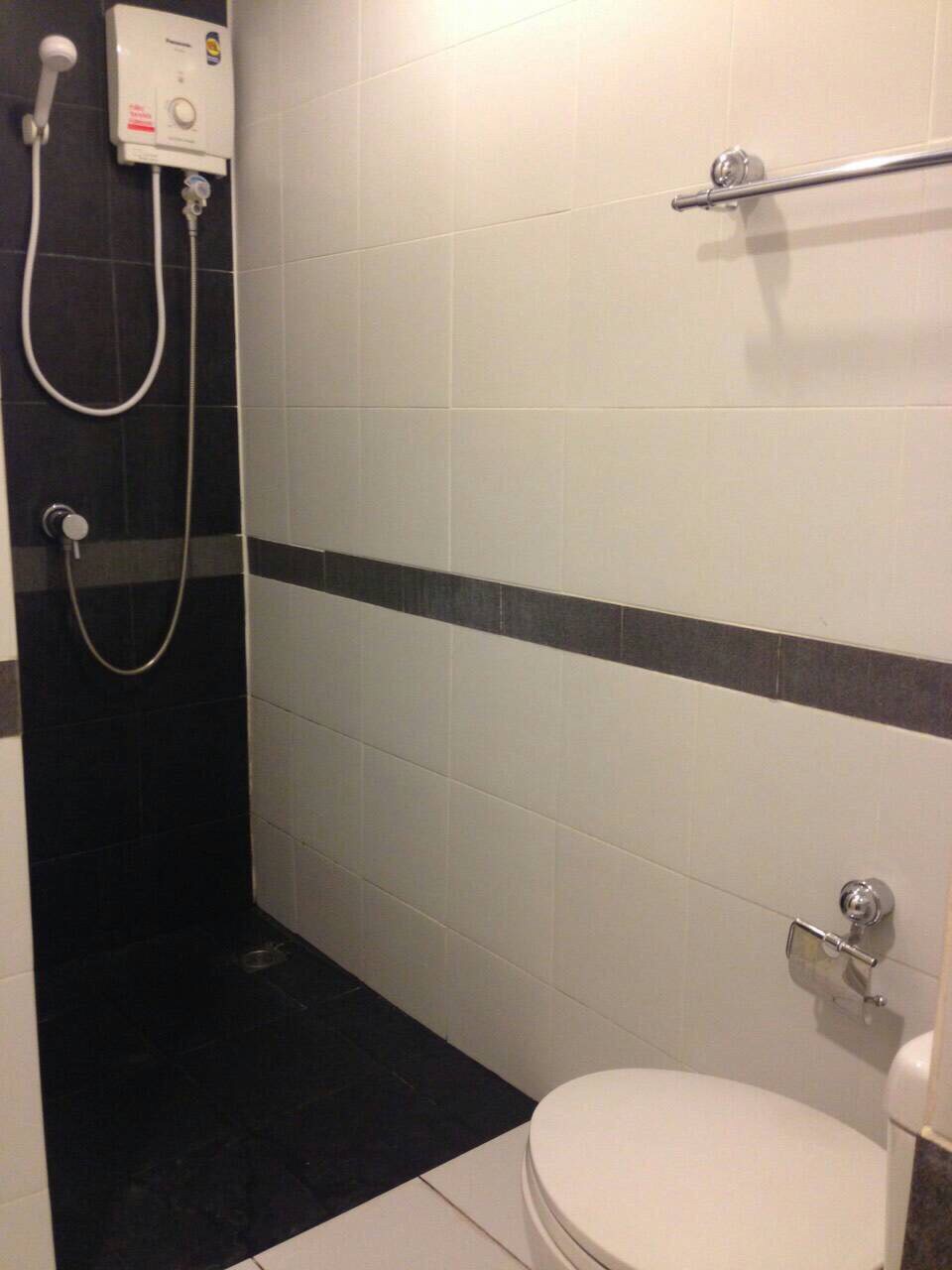 ขาย / เช่าคอนโดa space & a space I.D. Asoke-Ratchada 1 ห้องนอน 1 ห้องนอน ชั้น 1 ติดสวนมีระเบียงนั่งเล่น