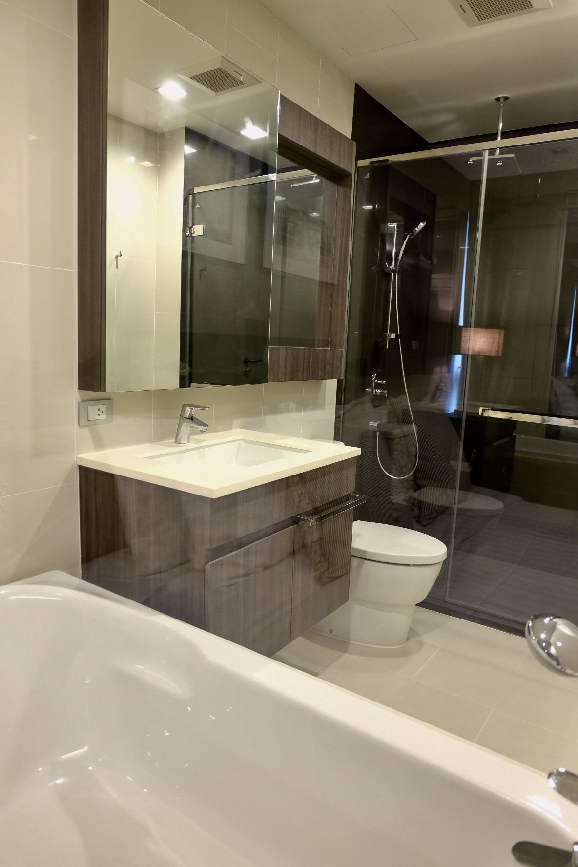 รหัสทรัพย์ 30006 ให้เช่า คอนโด เวีย สุขุมวิท 49 VIA 49 on Sukhumvit 49 ห้อง 1 ห้องนอน 1 ห้องน้ำ พื้นที่ 46 ตร.ม ชั้น 4 ห้องตกแต่งครบพร้อมอยู่ ราคาเช่า 40,000 บาท ต่อเดือน สัญญาเช่า 1 ปี