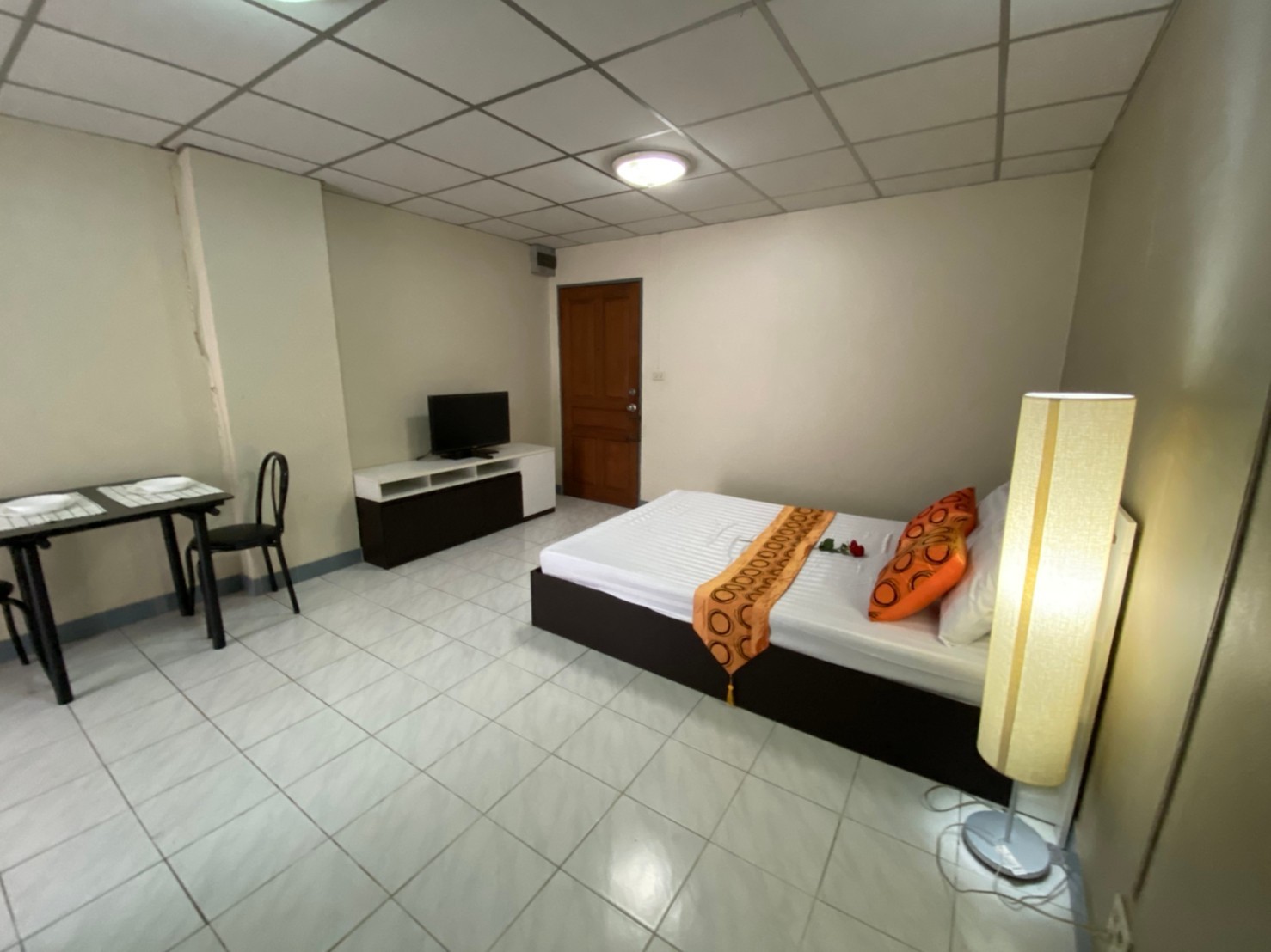 ให้เช่า คอนโดติดถนนพระราม 4 ห่างBTSเอกมัย 900เมตร Baan Kluai Nam Thai (บ้านกล้วยน้ำไท) ห้องสตูดิโอ 1 ห้องน้ำ