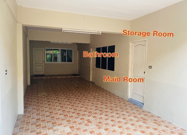 ให้เช่าทาวน์โฮม 4 ชั้น โครงการ รอยัล นครินทร์ วิลล่า 4 ห้องนอน 4 ห้องน้ำ +ห้องแม่บ้าน+ห้องเก็บของ จอดรถได้ 3 คัน